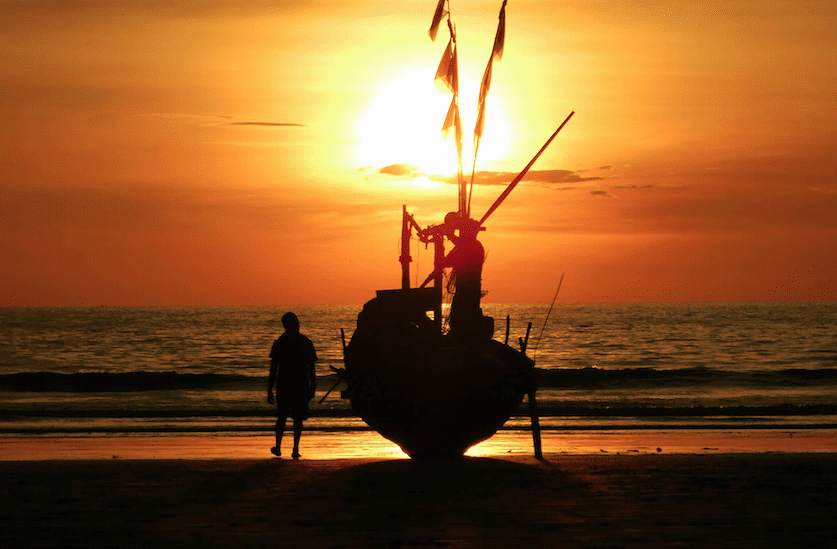 Down to Dawei - boat on beach - Dawei - Sampan Travel