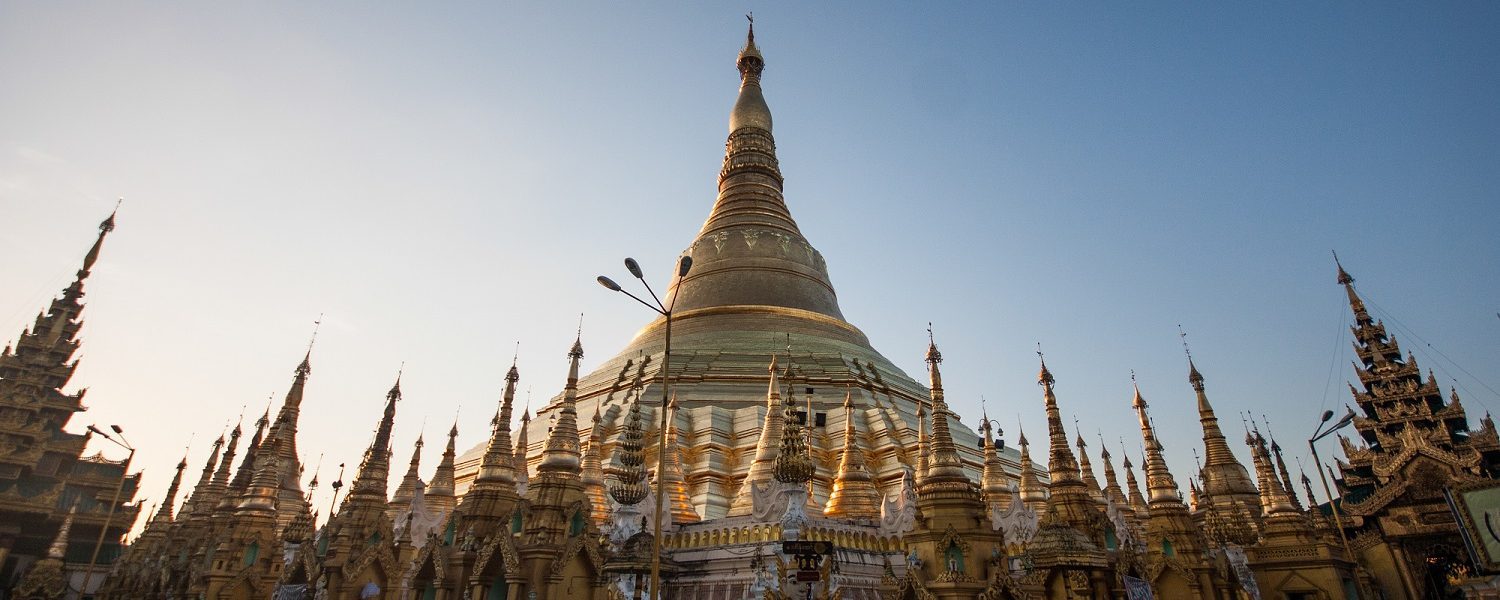 Shwedagon Pagoda - Shwedagon in daylight - Yangon - Sampan Travel