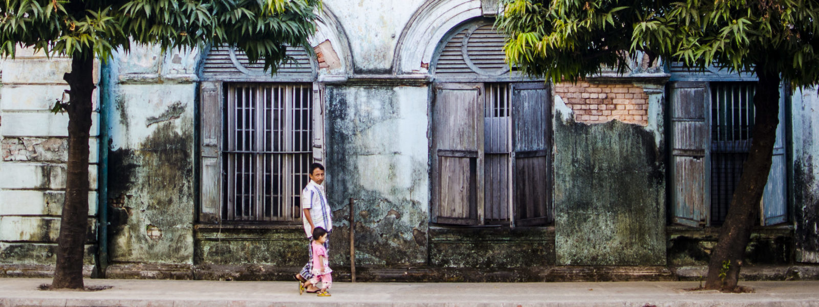 Yangon Day Tour - man and daughter - Yangon - Sampan Travel