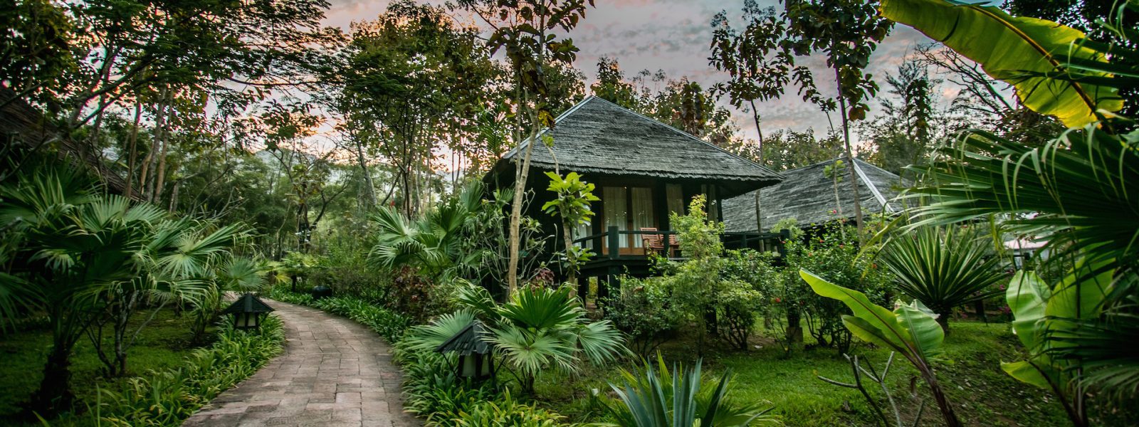 Aung Ko Ko - Hotel Garden - Inle Lake - Sampan Travel