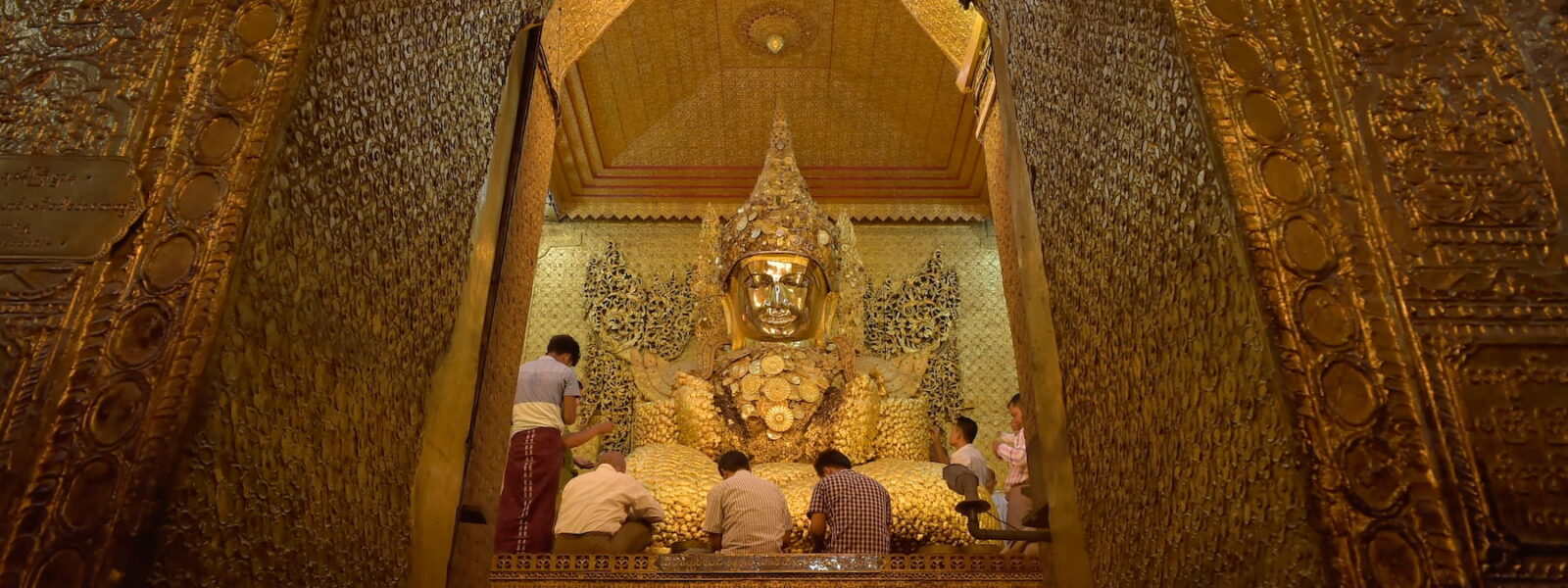 Mahamuni Image - Mandalay. (Kyaw Zaw Lay). 2016
