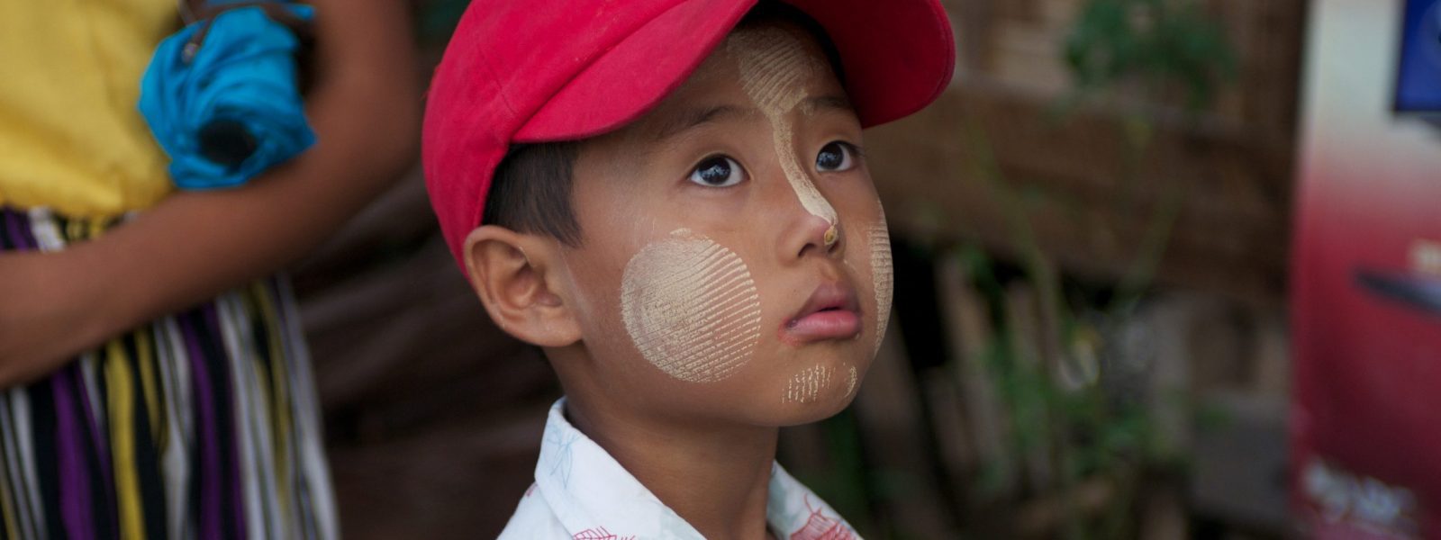 Thanaka - Boy with wa lone pattern - Myanmar - Sampan Travel