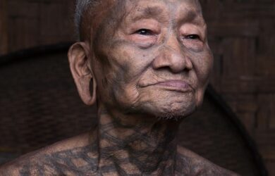 Konyak man smiling - Mon, Nagaland, India. (Peter Bos)